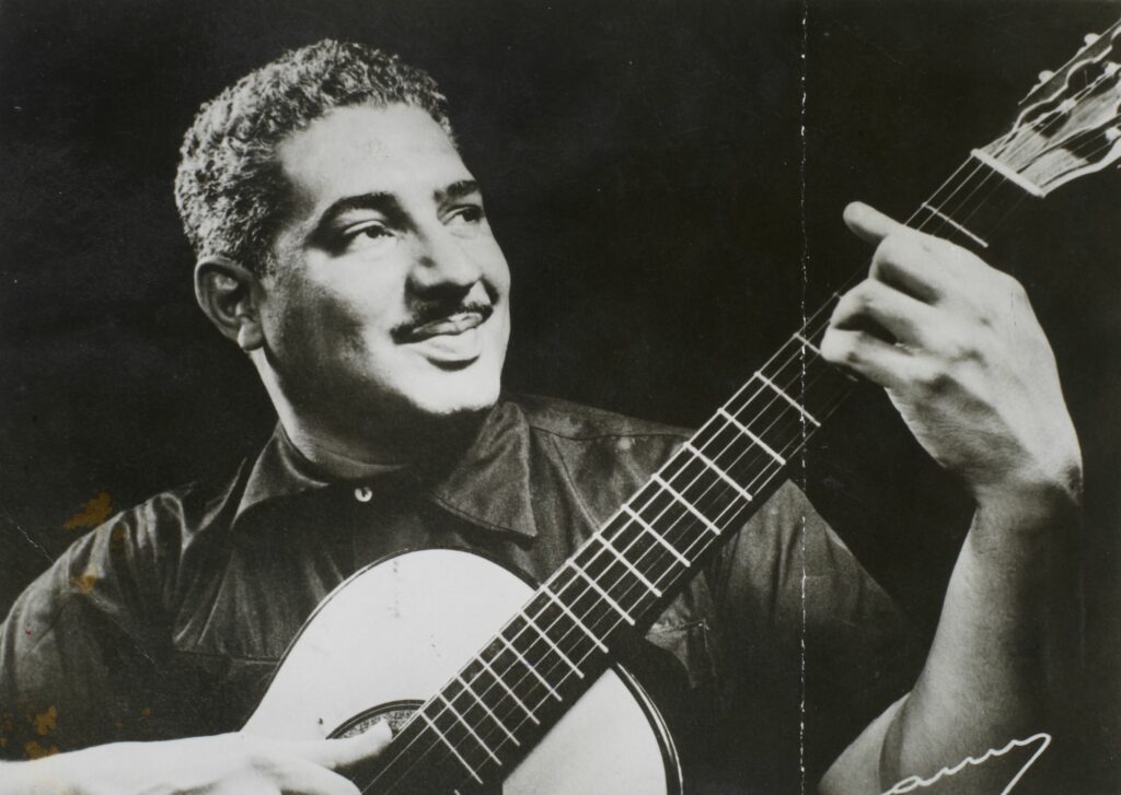 Dorival Caymmi em 1956. Foto Arquivo Nacional - Domínio Público